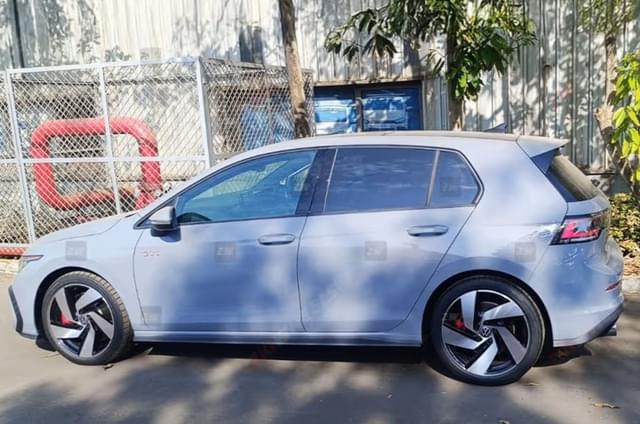 Volkswagen Golf GTI seen in India for the first time